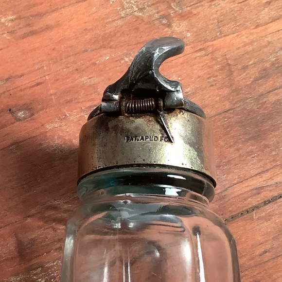 Antique salt shaker - Picture 4 of 8